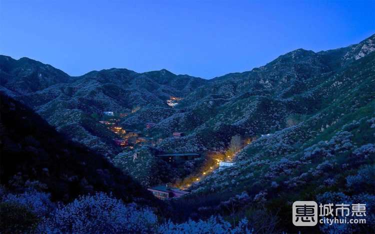 北京長城腳下的公社